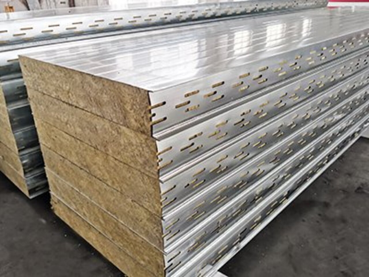 <b>巖棉烘道板</b>